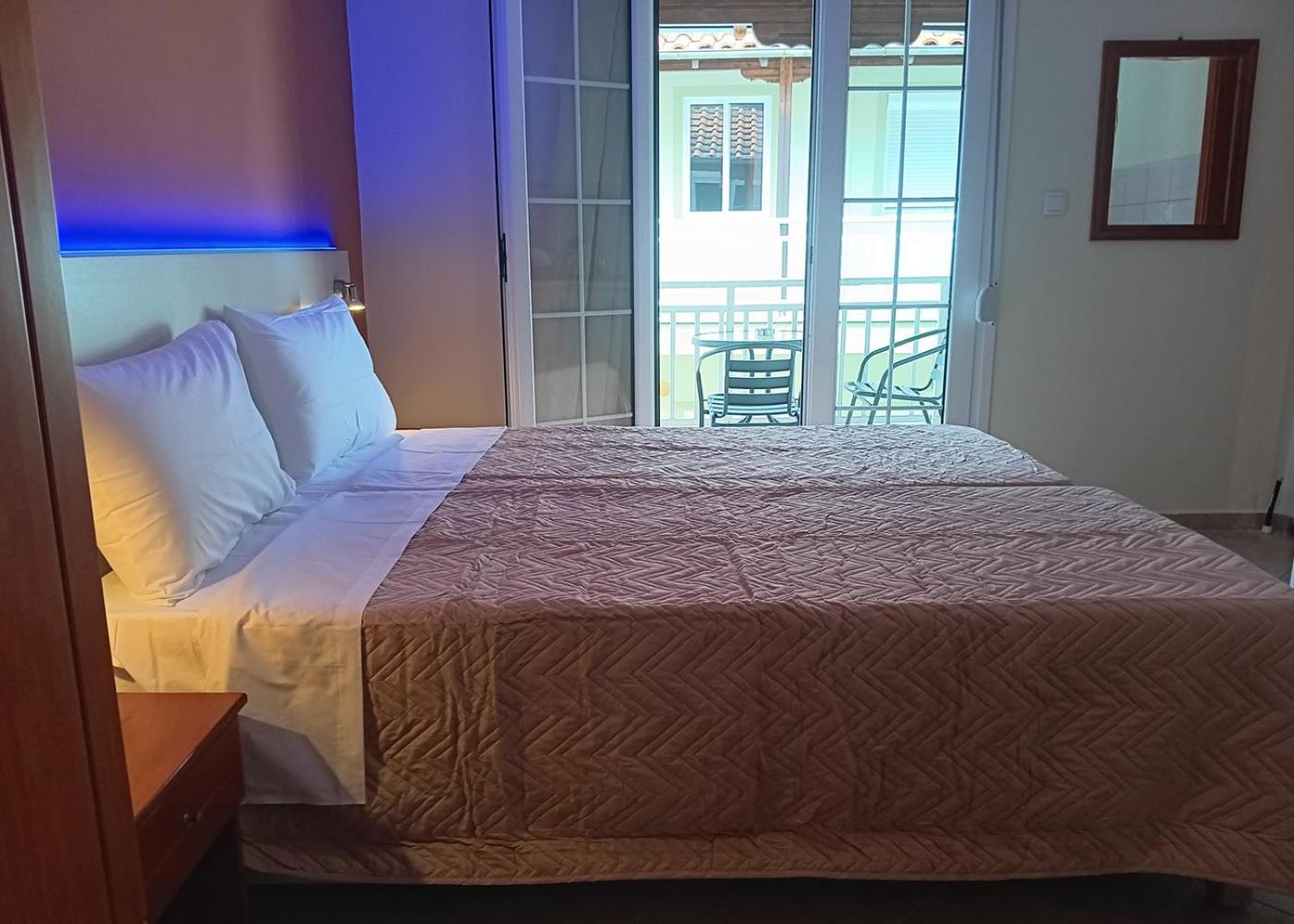 Oasis Blue Inn Leptokaryá Ngoại thất bức ảnh